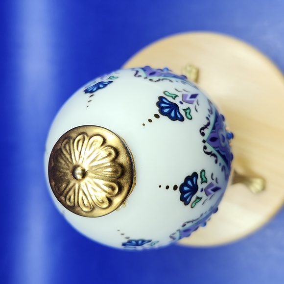 Lenox China Treasures Collection Amethyst Egg with Stand - Picture 4 of 5